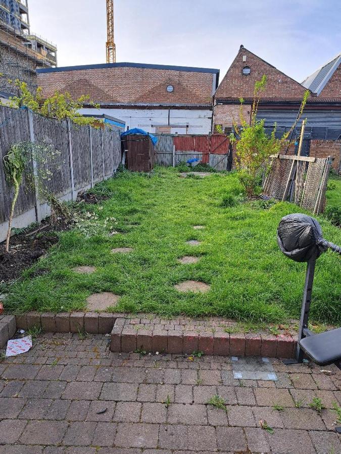 Single Bedroom Near London Seven Kings Train Station Ilford Esterno foto